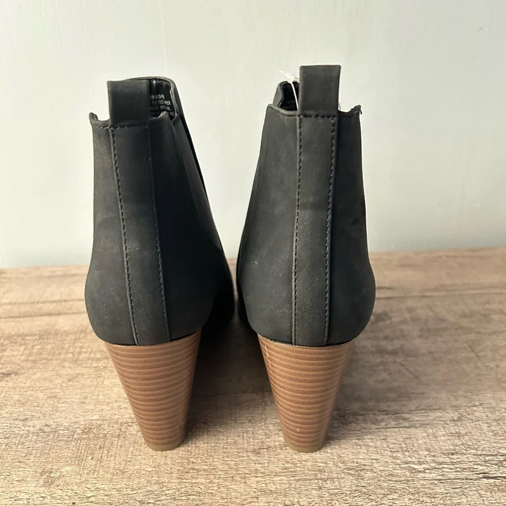 New 8 medium Women's Black Wedge‎ Ankle Boots